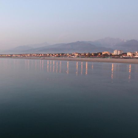 Hotel Azzurra Marina di Pietrasanta Extérieur photo