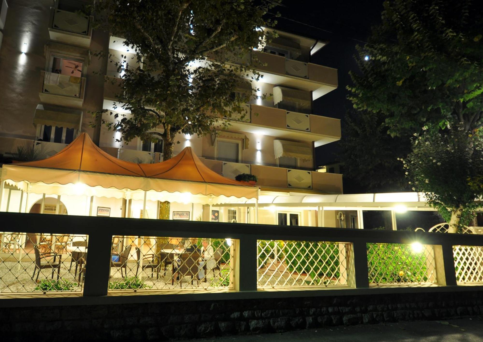 Hotel Azzurra Marina di Pietrasanta Extérieur photo